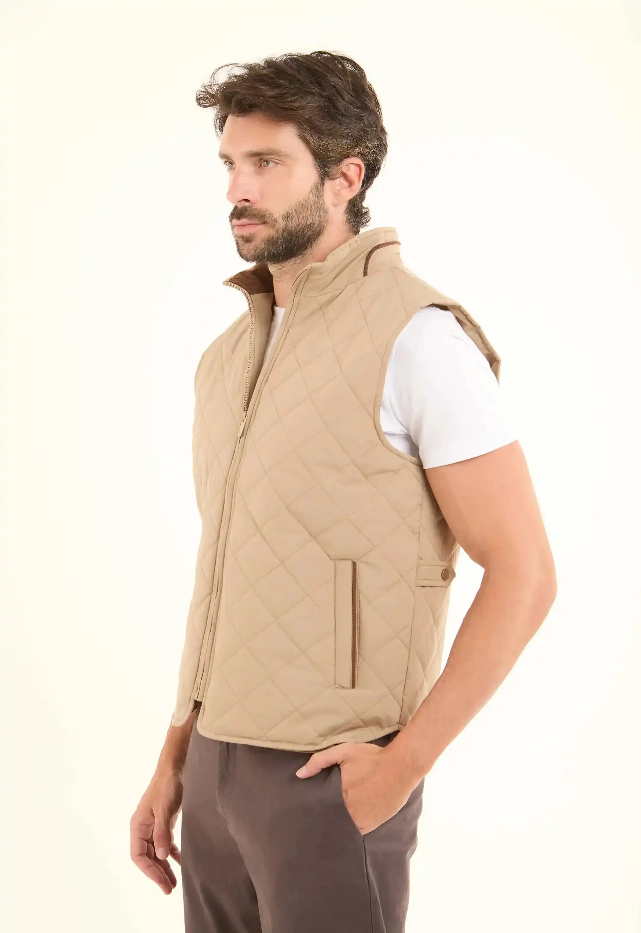 Elegant Quilted Zipped Vest with Pockets - Image 2