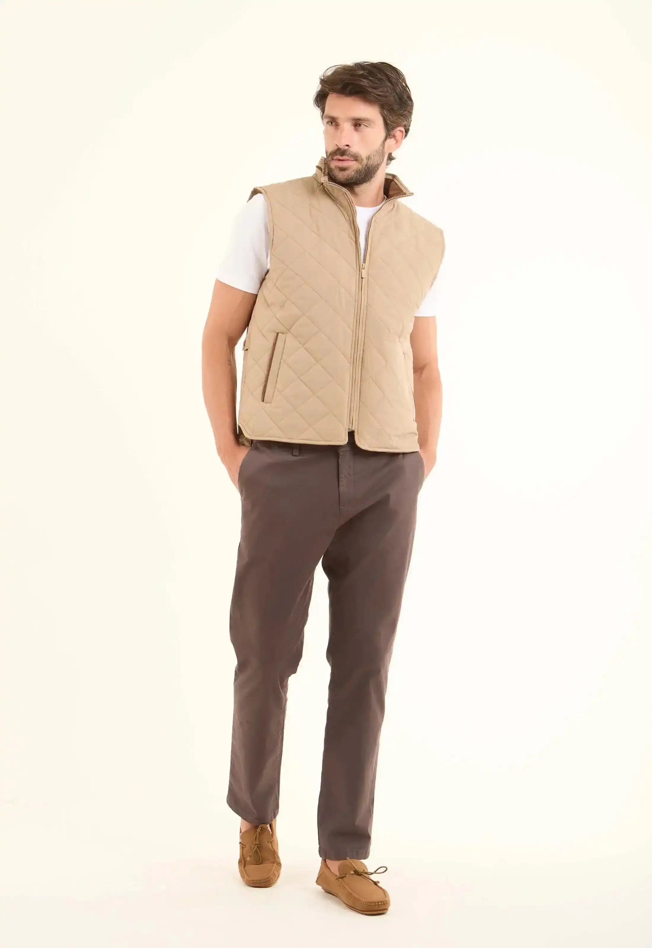 Elegant Quilted Zipped Vest with Pockets - Image 4
