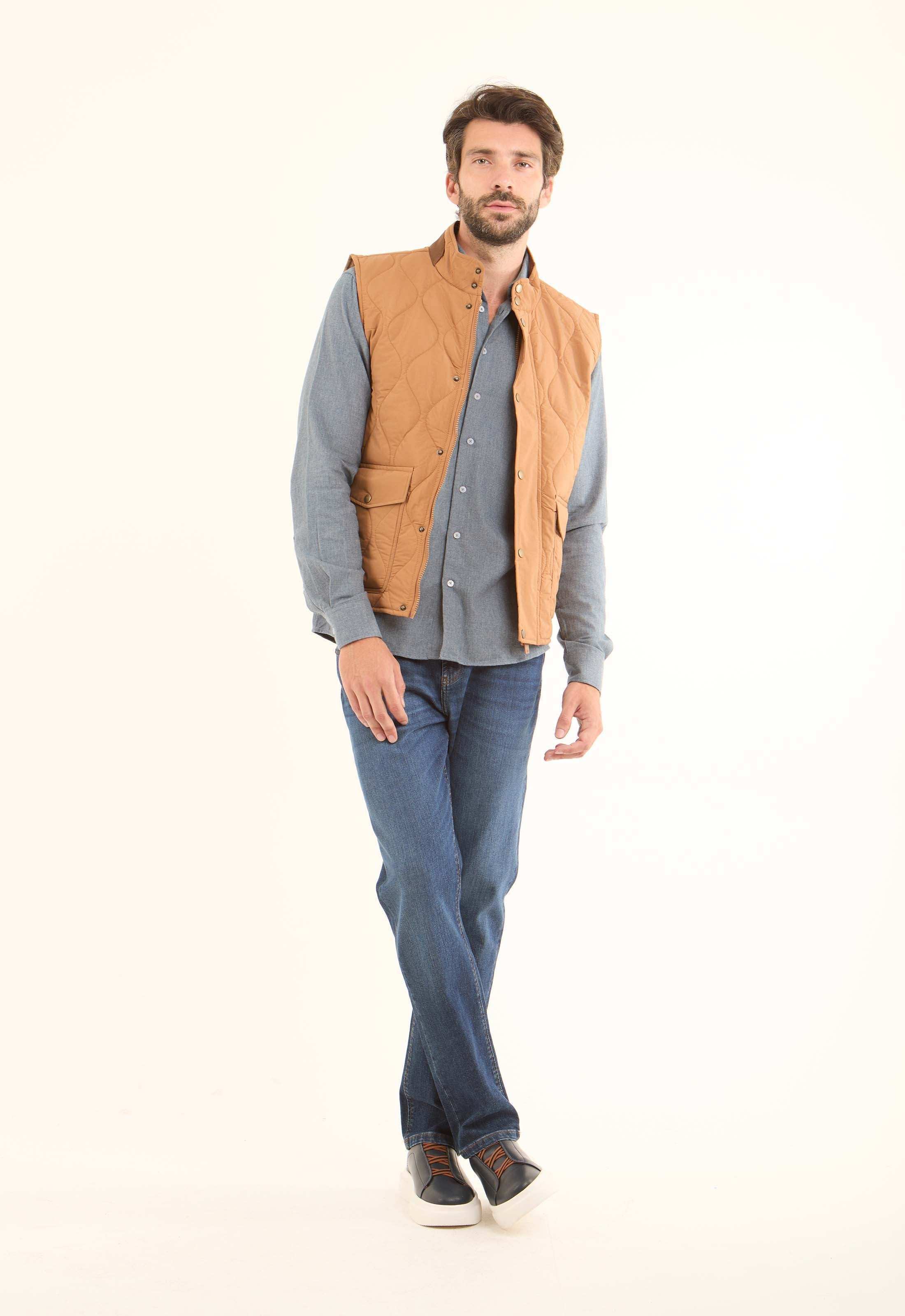 Sleeveless Quilted Vest with Buttoned Pockets - Image 5