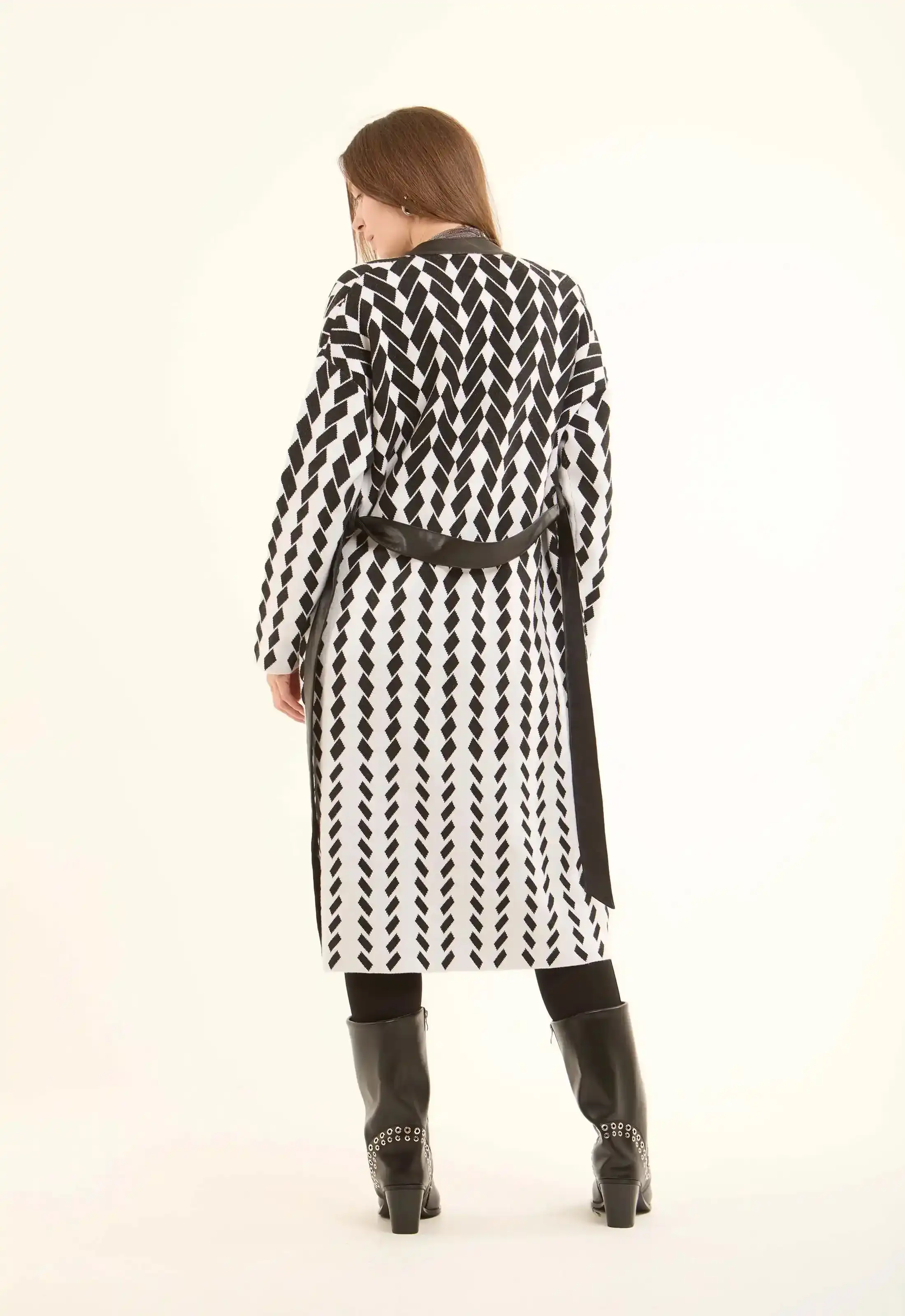 Patterned Long Cardigan with Leather Neckline - Image 5