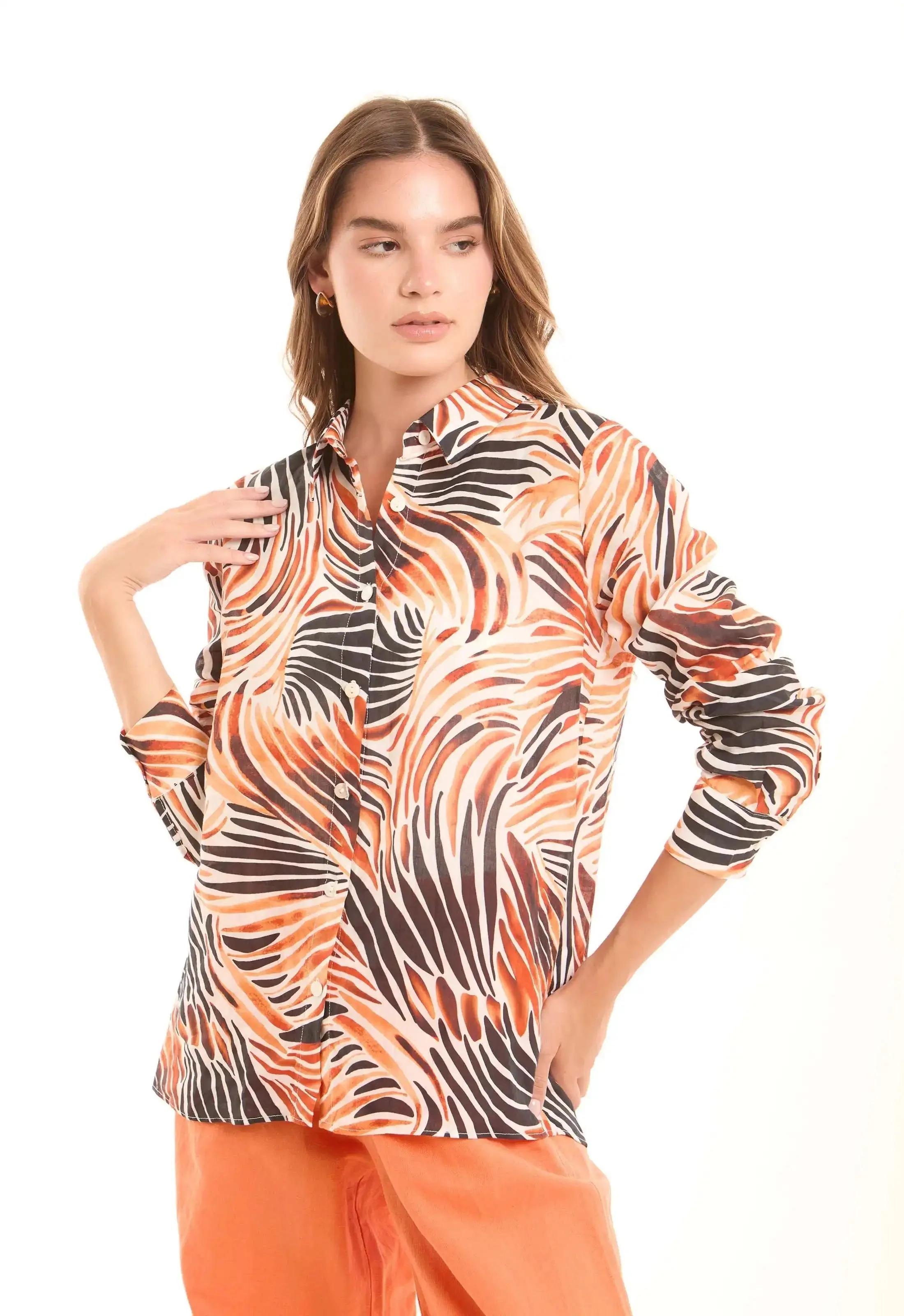 Casual Button-Down Shirt with a Relaxed Fit - Image 6