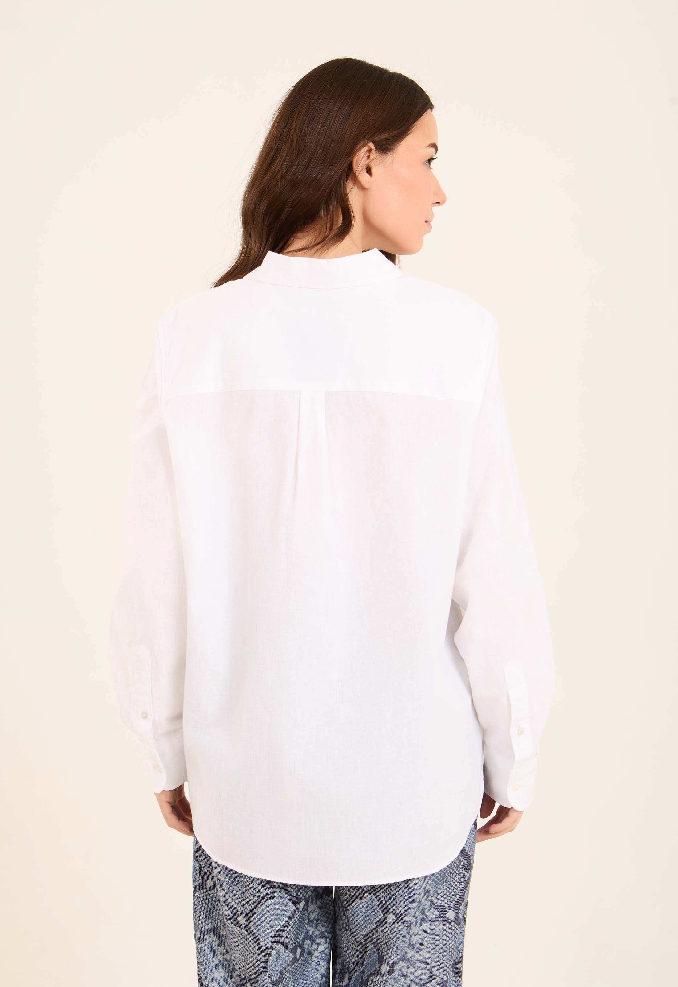 Classic Linen Shirt with Front Pocket - Image 3