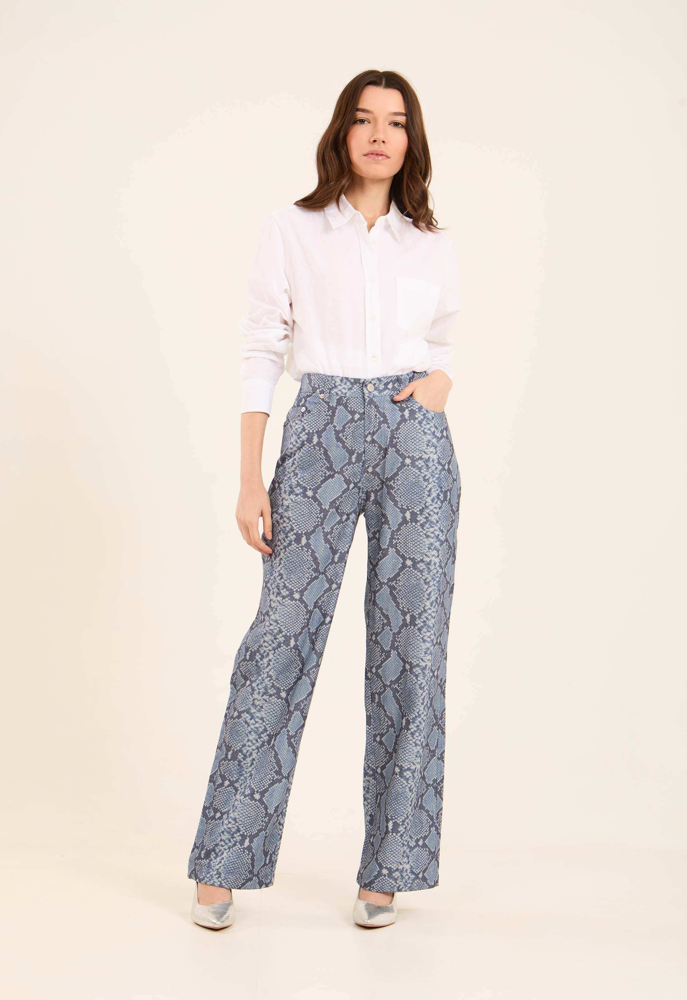 Classic Linen Shirt with Front Pocket - Image 4