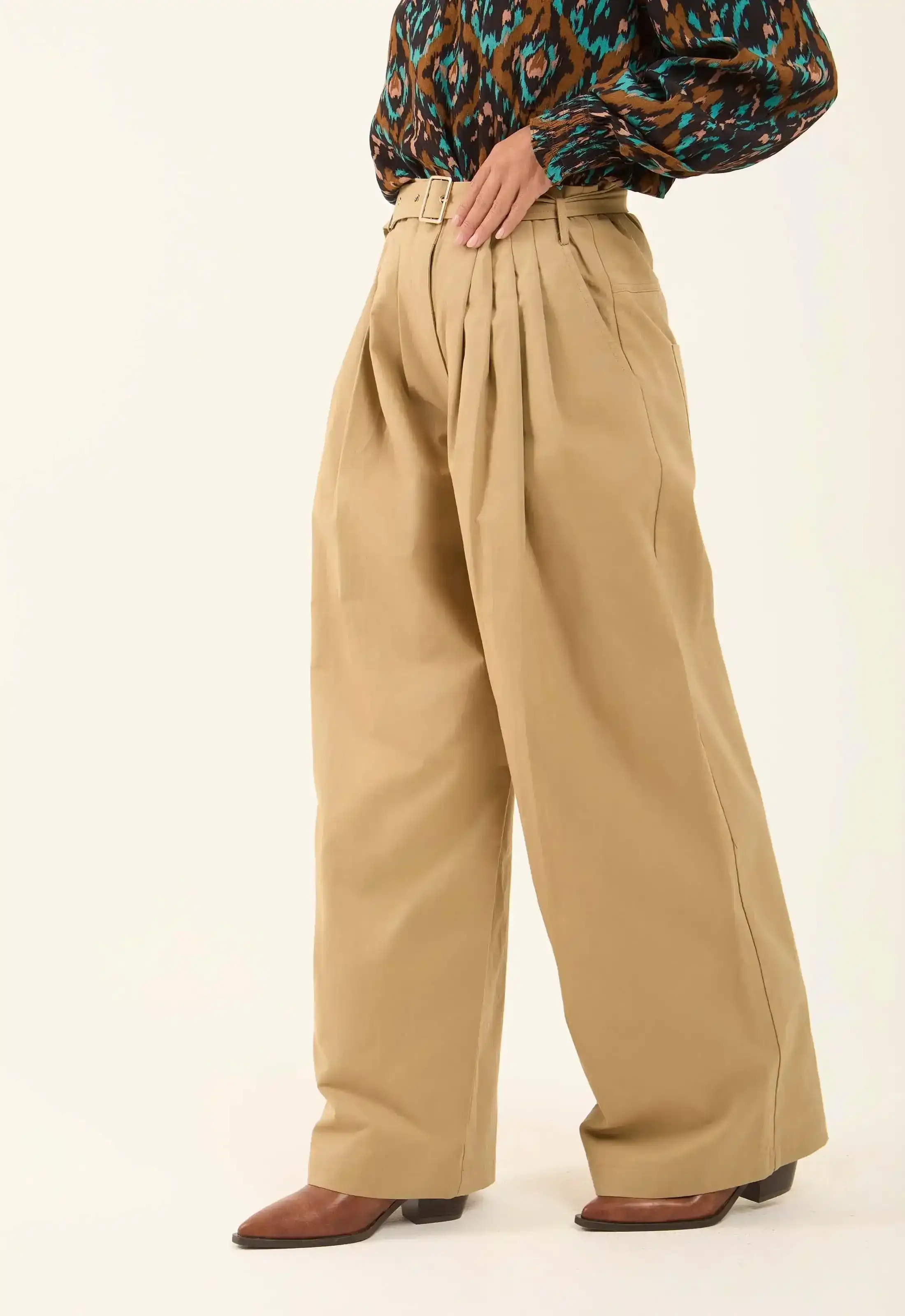 Pleated High-Waist Wide-Leg Pants - Image 3