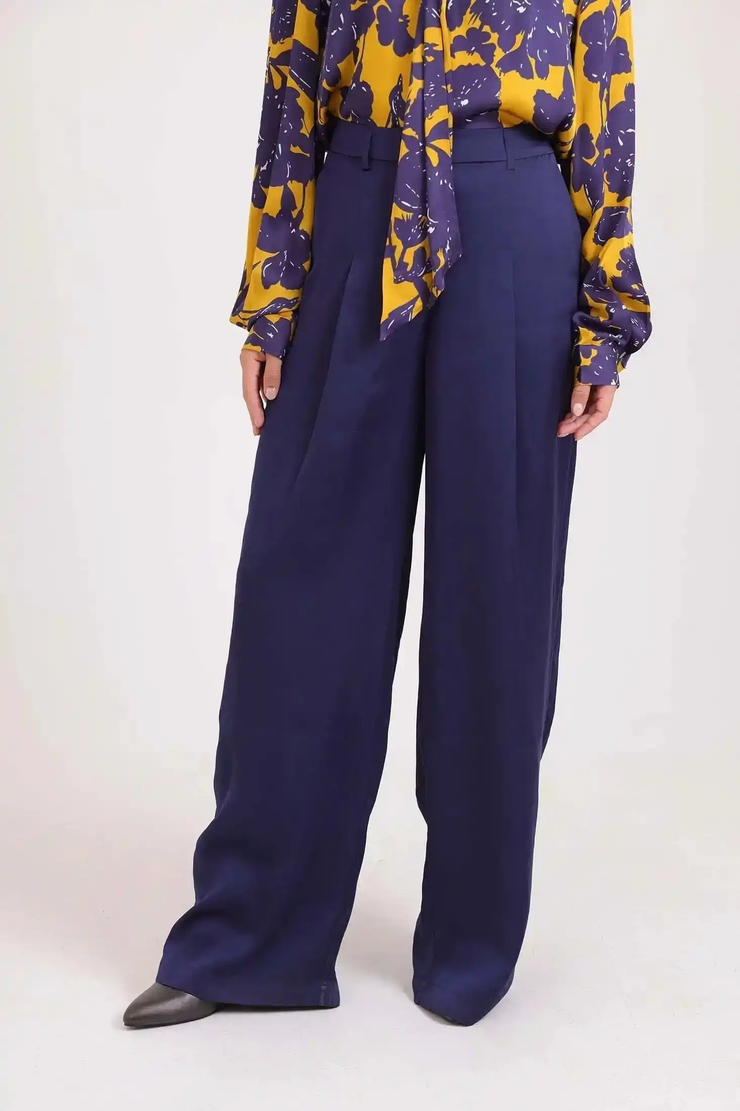 High-Waist Solid Wide-Leg Pants - Image 4