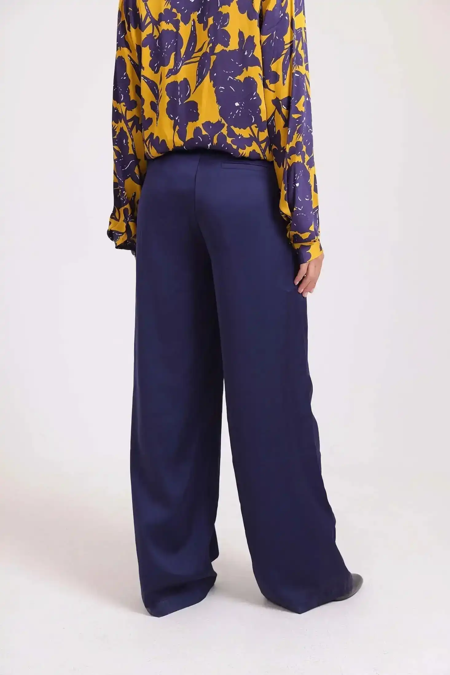 High-Waist Solid Wide-Leg Pants - Image 7