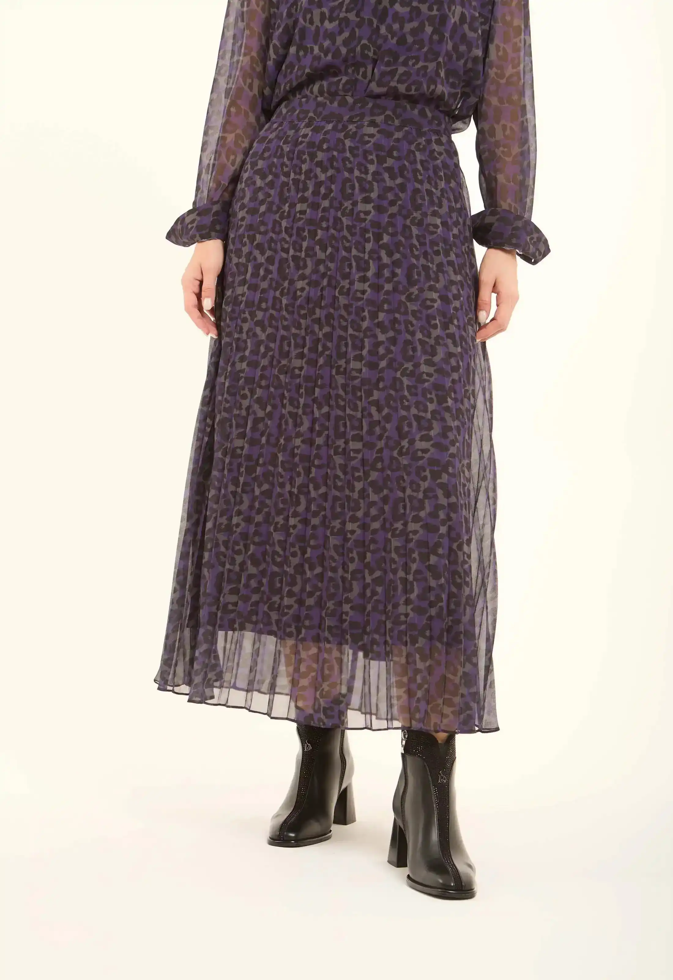 Leopard Chiffon Plisse Midi Skirt - Image 4