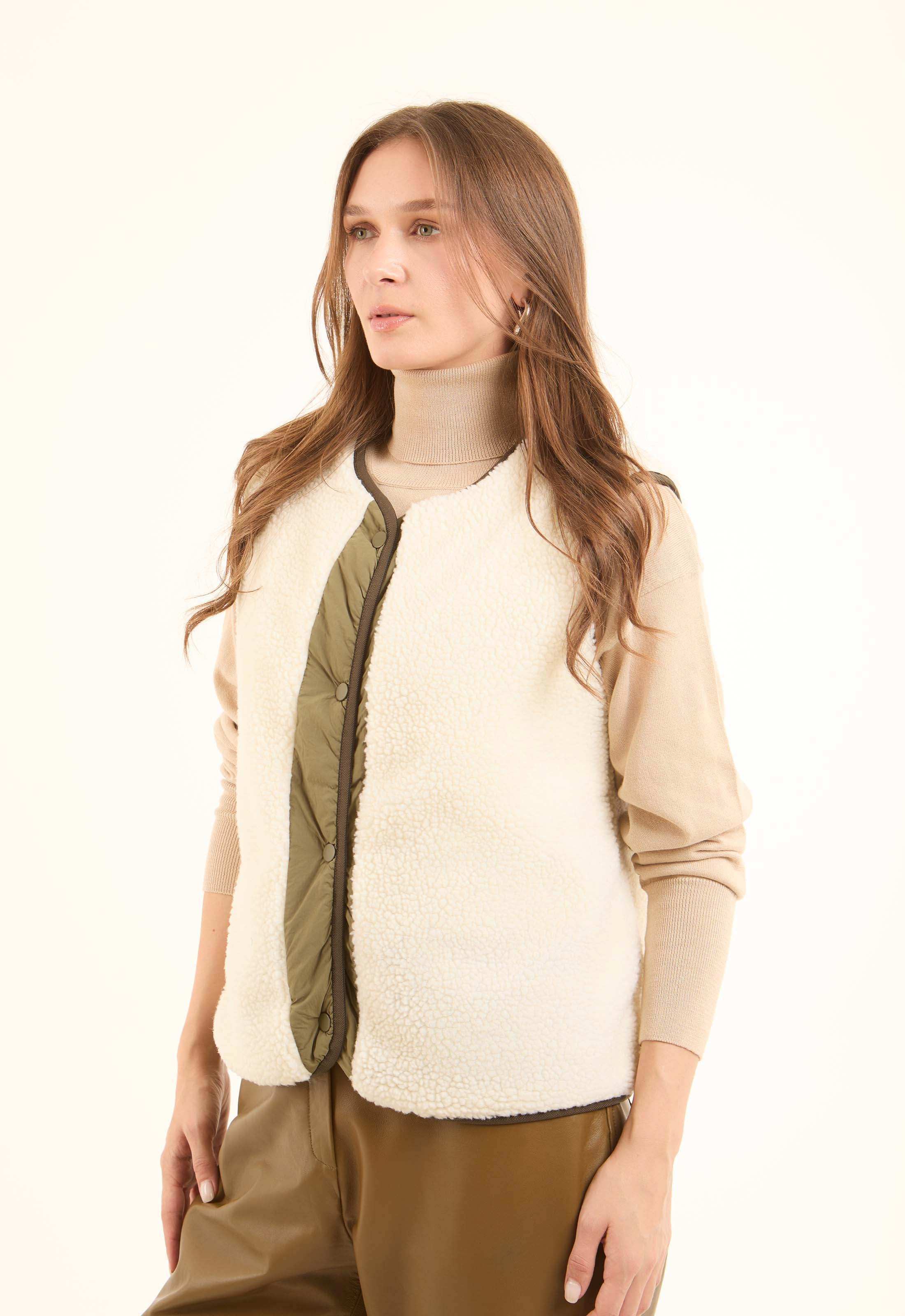 Sleeveless Buttoned Coziness Vest - Image 10