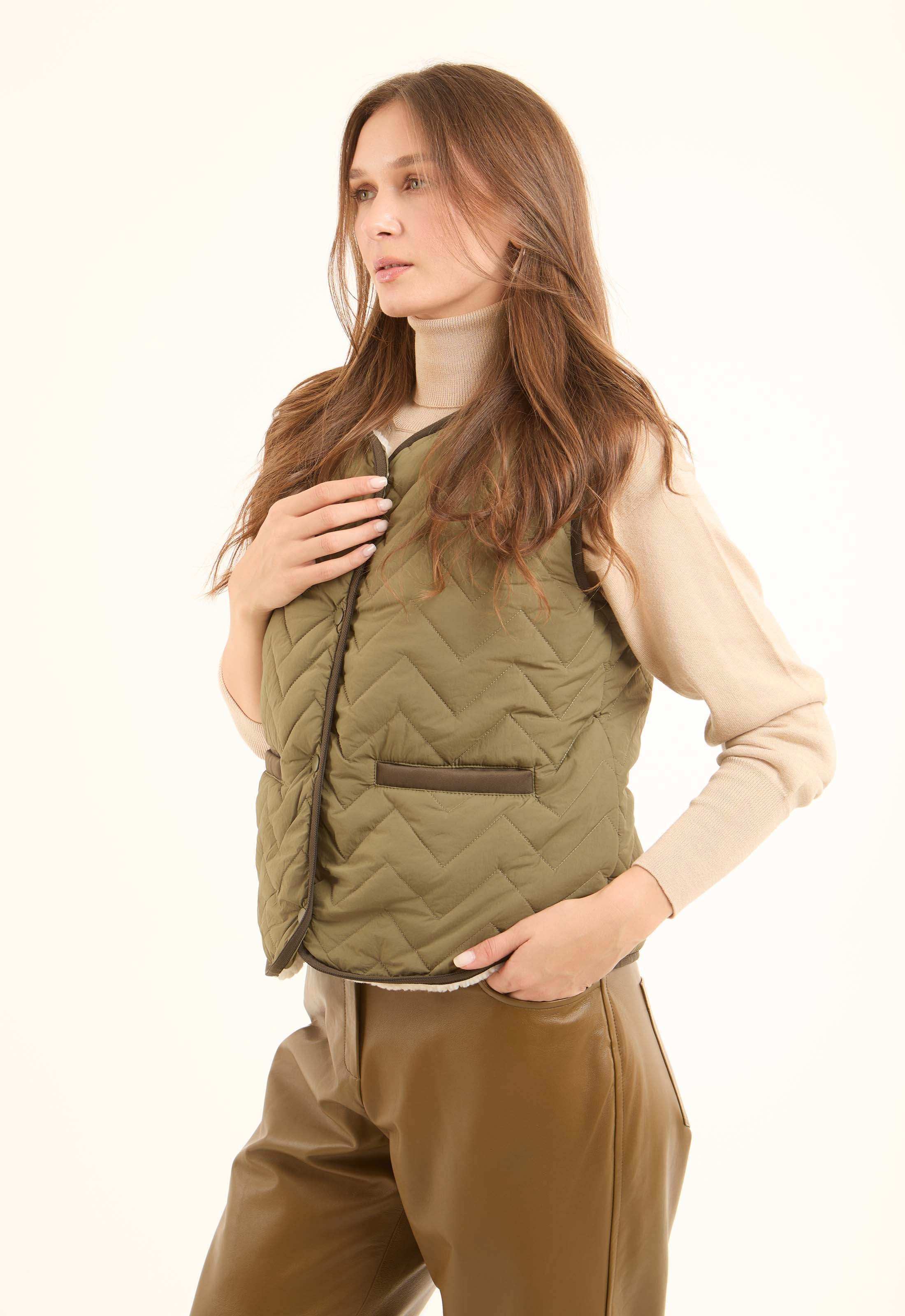 Sleeveless Buttoned Coziness Vest - Image 2
