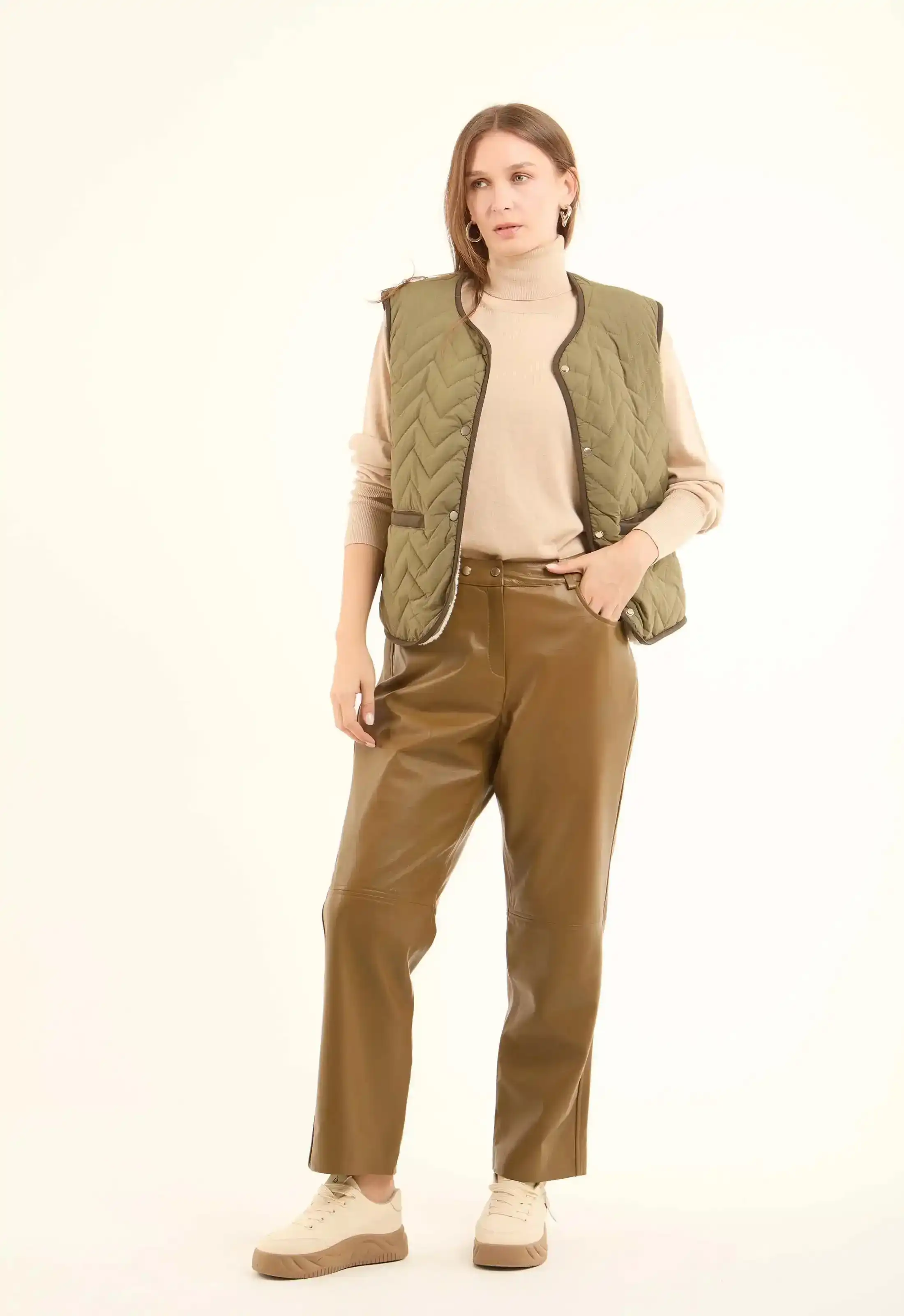 Sleeveless Buttoned Coziness Vest - Image 5