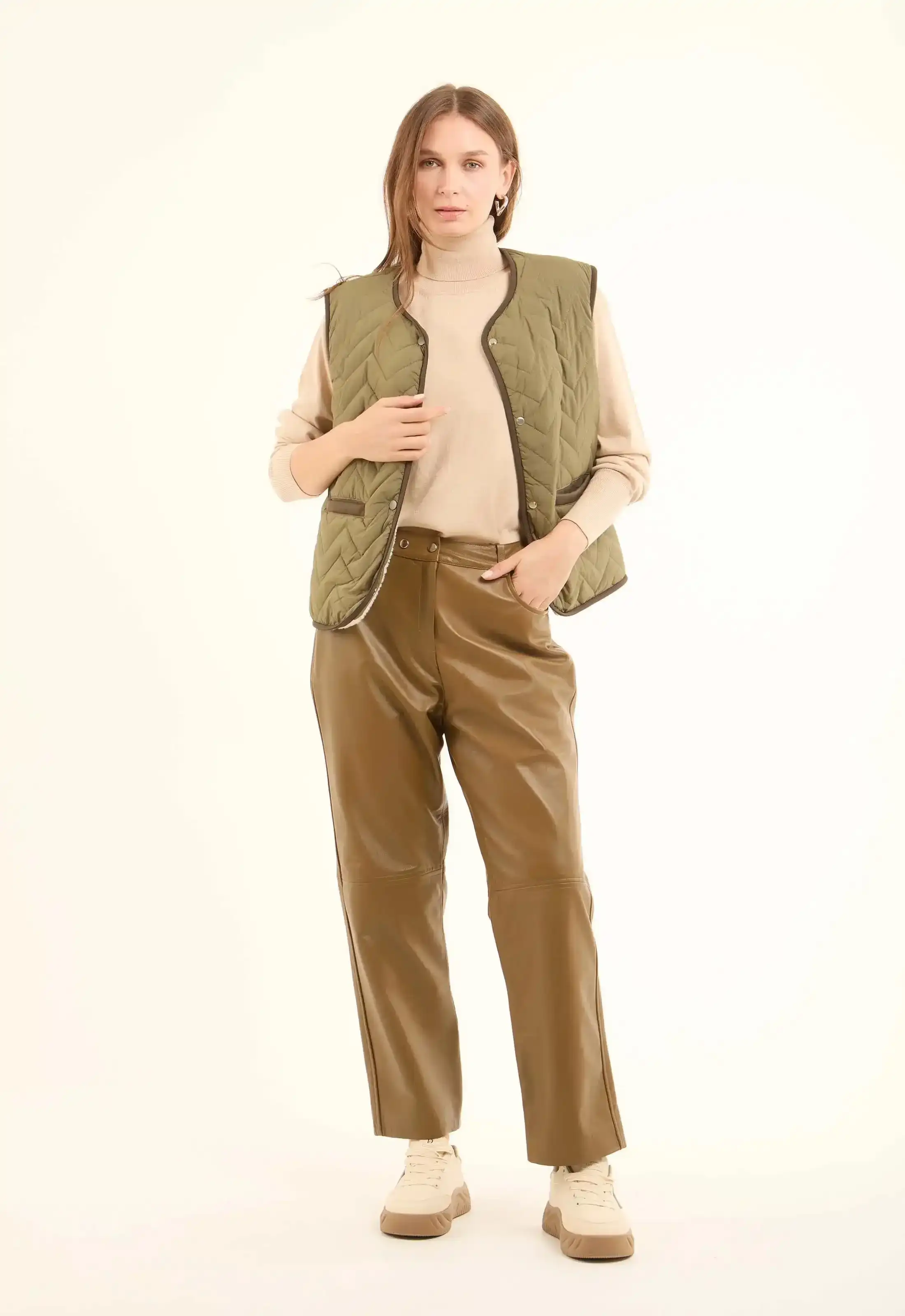 Sleeveless Buttoned Coziness Vest - Image 6