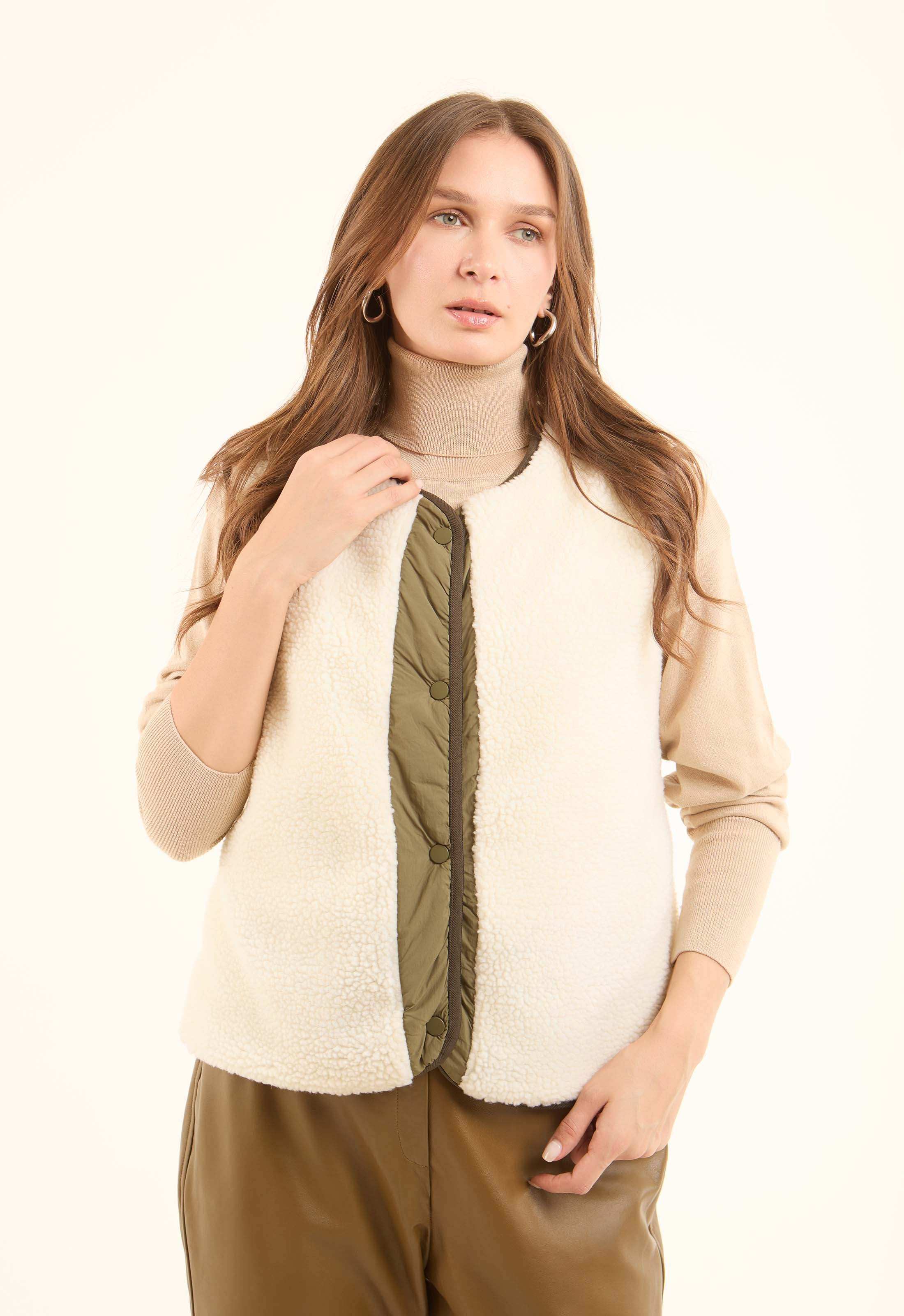 Sleeveless Buttoned Coziness Vest - Image 7
