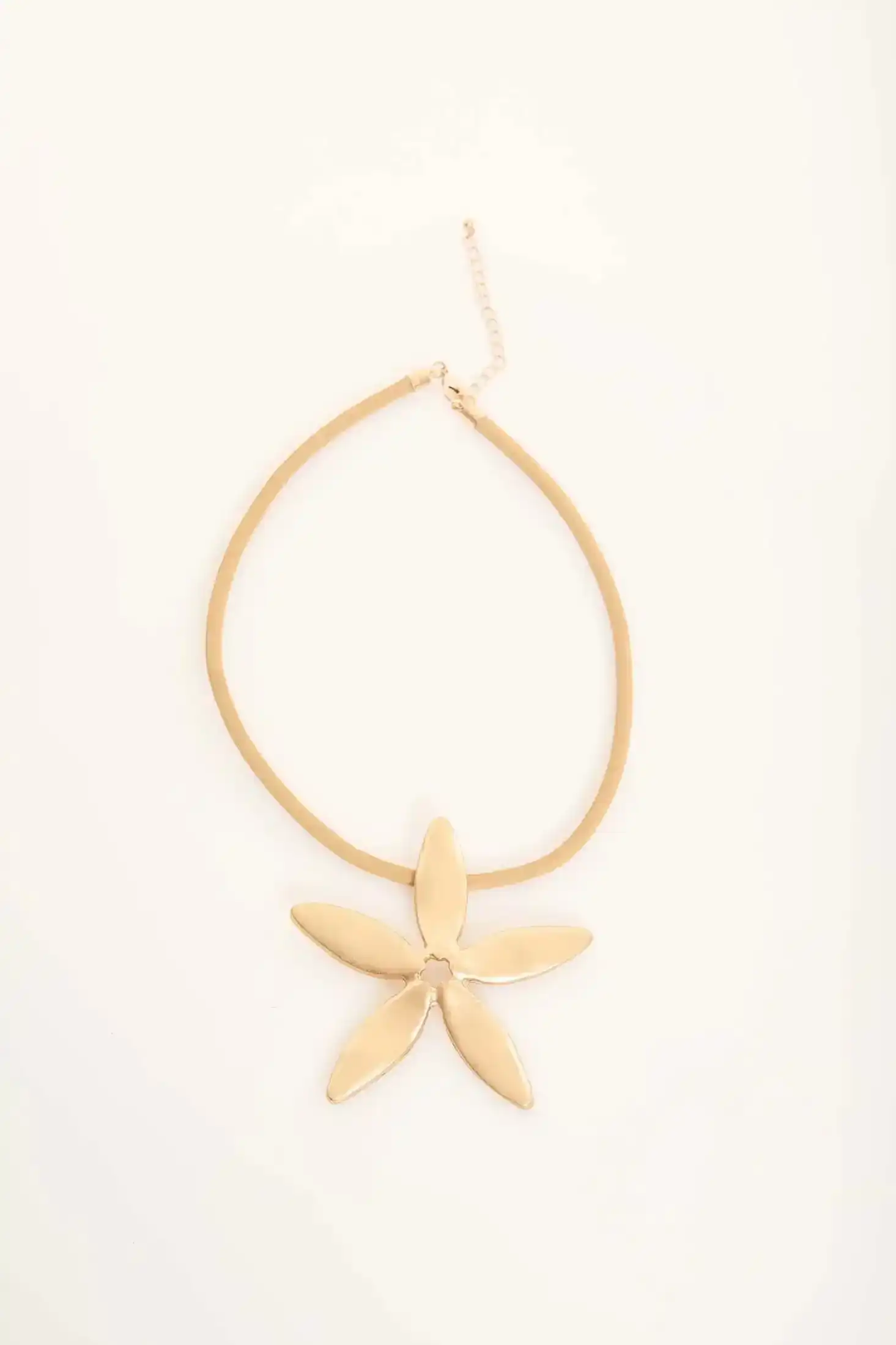 Elegant Flower Pendant Statement Necklace