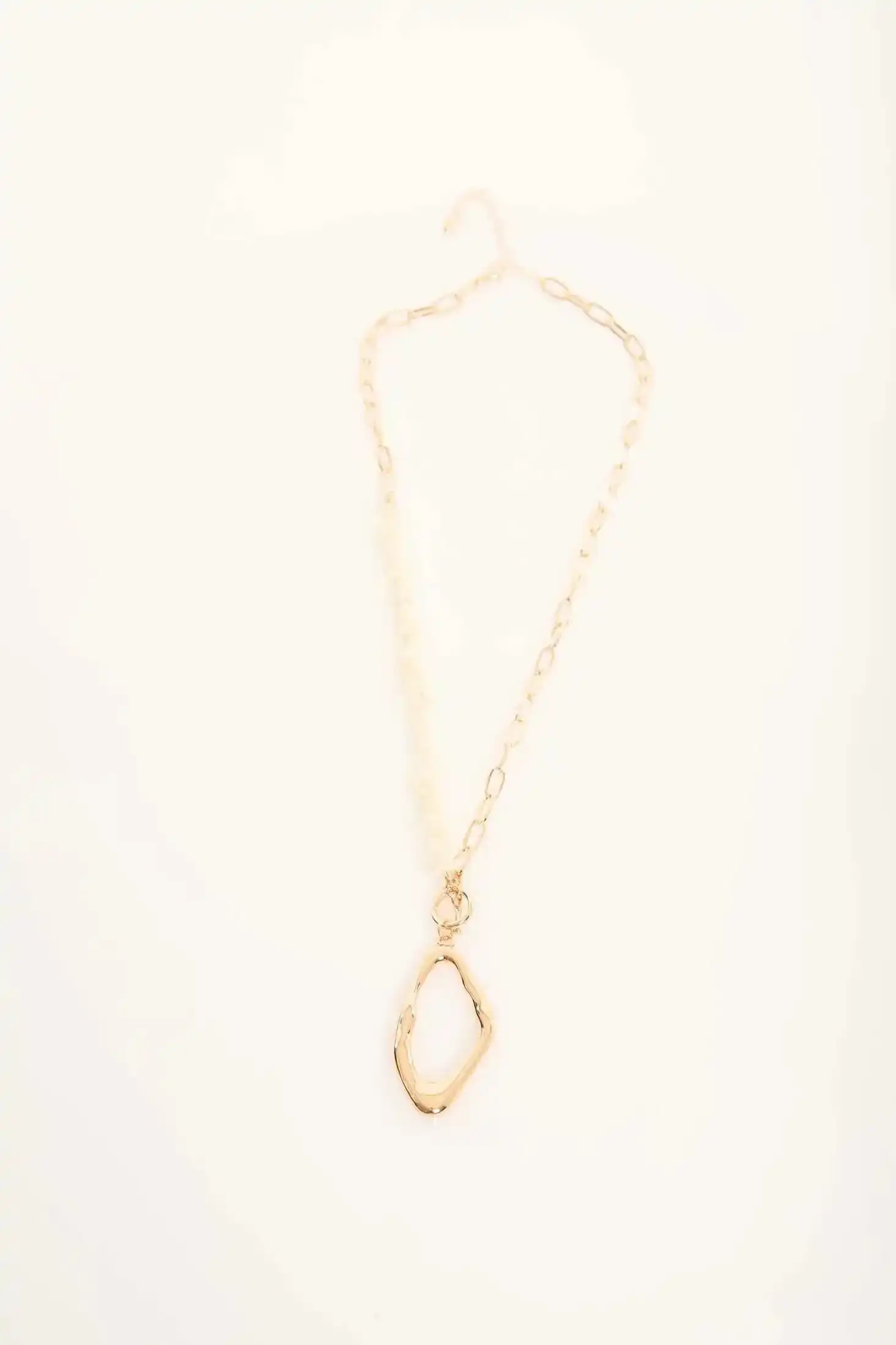 Glossy Metallic Pendant Chain Necklace - Image 2
