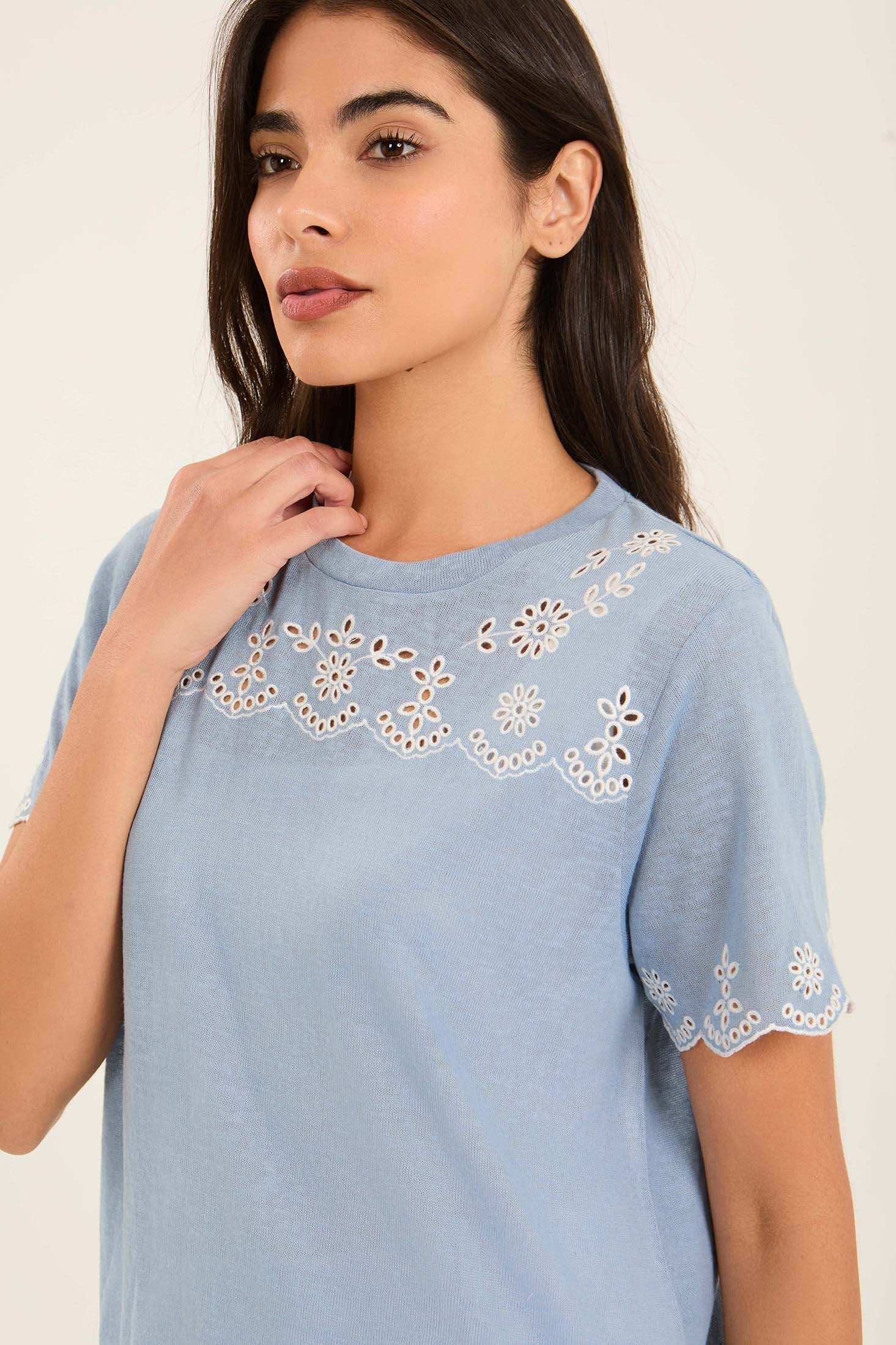 Embroidered Perforated Floral Short Sleeves Tee - Image 3