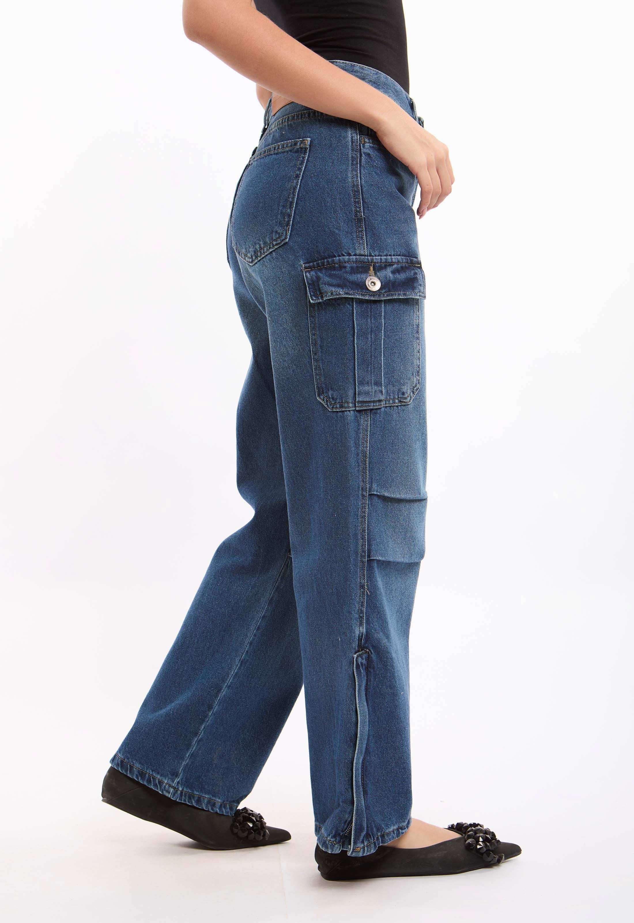 Utility Cargo Jeans with a Modern Fit - Image 3