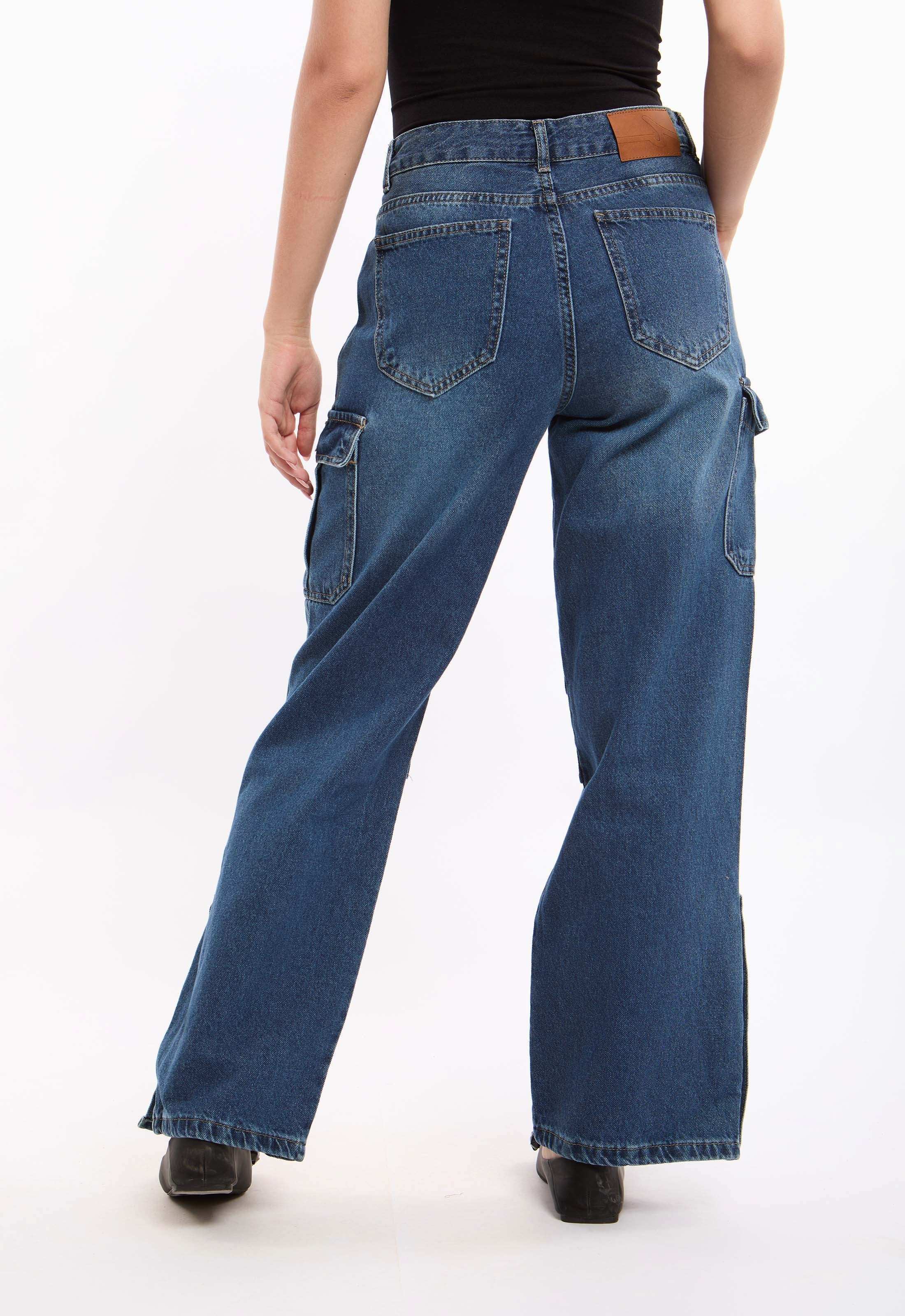 Utility Cargo Jeans with a Modern Fit - Image 4