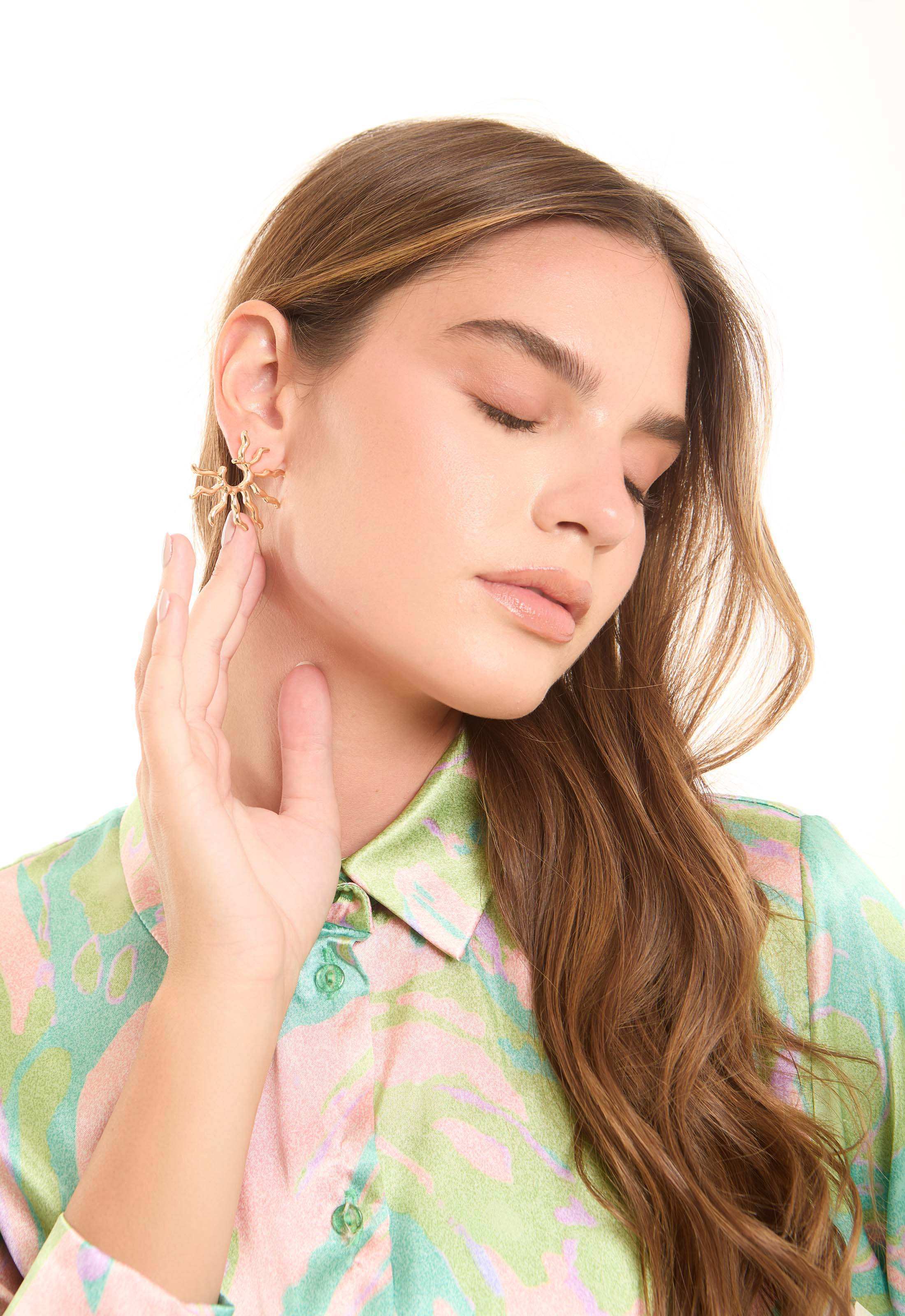 Sun Rays Shaped Earrings - Image 3
