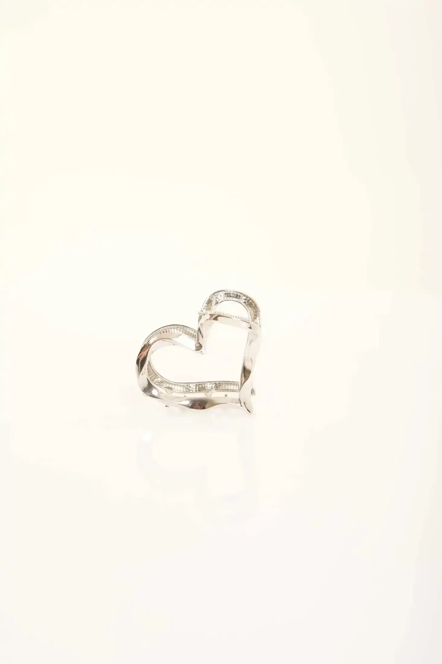 Wavy Heart Metal Hair Clip - Image 2